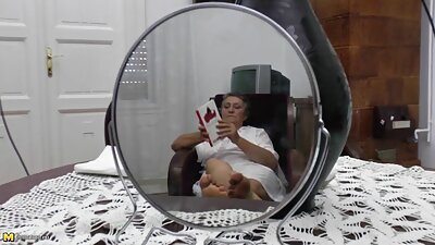 Egy sötét hajú drágám apa lanya szex video szögezték ebben a nagyon forró házi készítésű videó