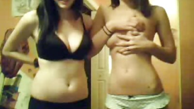 Két nő, egy nagy magyarul beszélő szex videók ember hármasban együtt egy ágyon