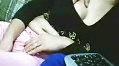 Pornósztár Farrah Dahl intim masszazs video kéri Keiran-Ra Lee, hogy mindent jól