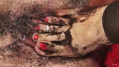 Tini Lány megragad online erotikus filmek egy dildo, kielégíti magát a kamera előtt