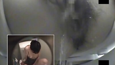 A fiatal nő úgy dönt, hogy szar előtt szex pornó videó a barátnője