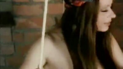 Szőke kénytelen szopni a saját bugyiját, szex video letoltes ő megüt
